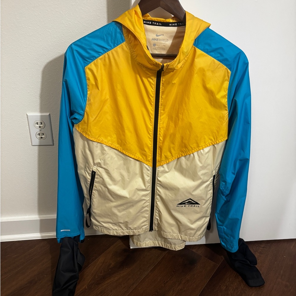Nike Trail Windbreaker | Yellow/Blue | Mens Small